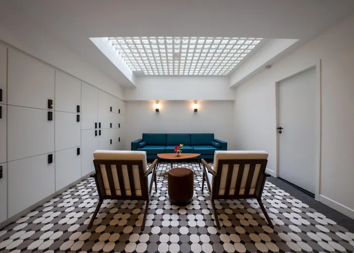 Beau M Vandrarhem Paris