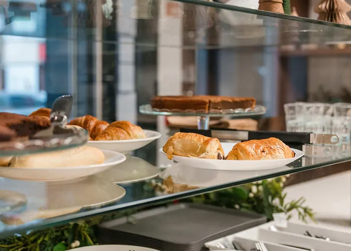 Beau M Vandrarhem Paris