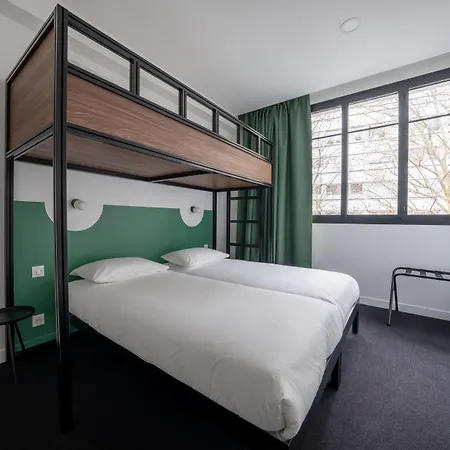 Hostel Beau M